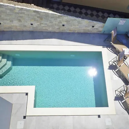 Vikendica With Pool Near *