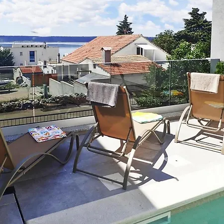 Sole In With Pool Maslenica