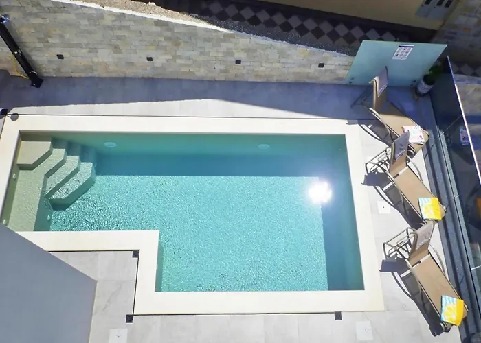 Vikendica With Pool Near *
